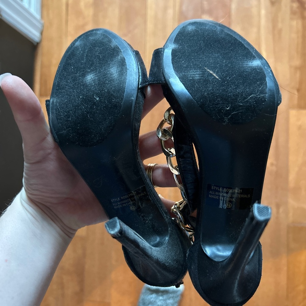 Forever Chain Accent Heel - Picture 4 of 4